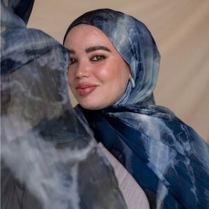 Vela scarf navy marble